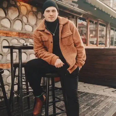 Alex, 31