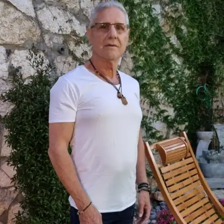צביקה, 78Петах Тиква 