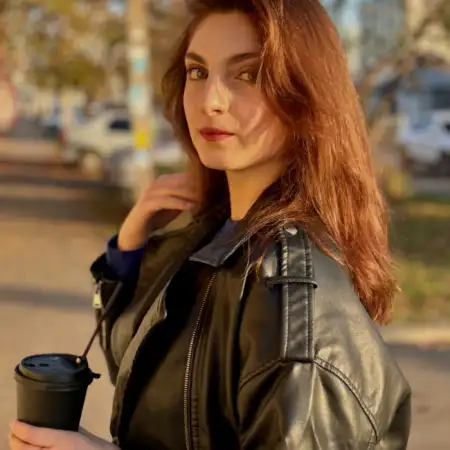 Marina, 27