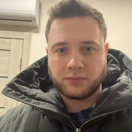 Viktor, 33