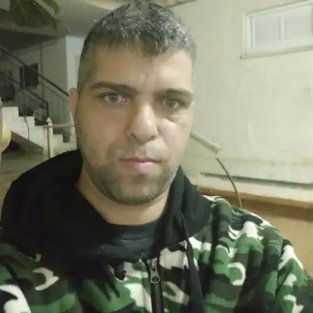 קובי, 40Петах Тиква 
