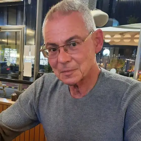 ארז, 64Алфей Менаше 