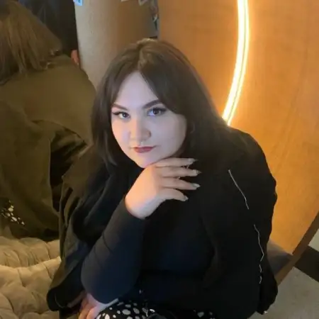 Эстер, 25