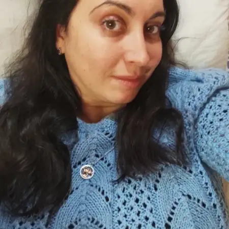 Ester, 39