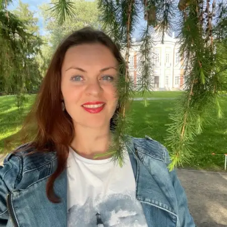 Yana, 39