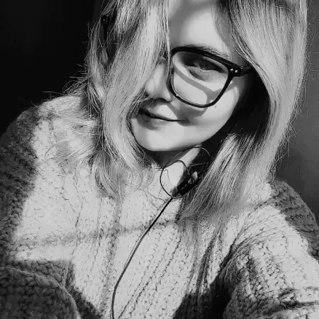 Ilona, 29