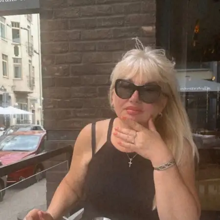 Ellina, 61