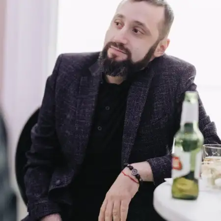 Михаил, 42