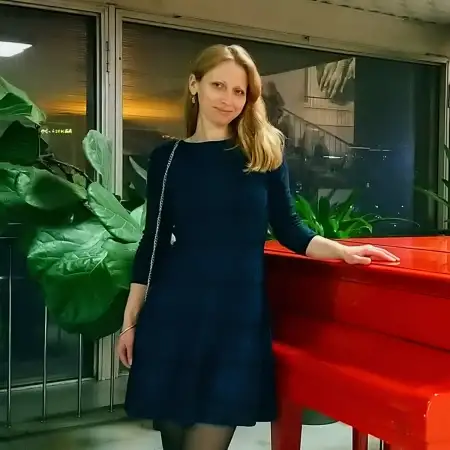 Nina, 45