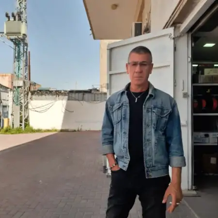 moshe, 63Хедера