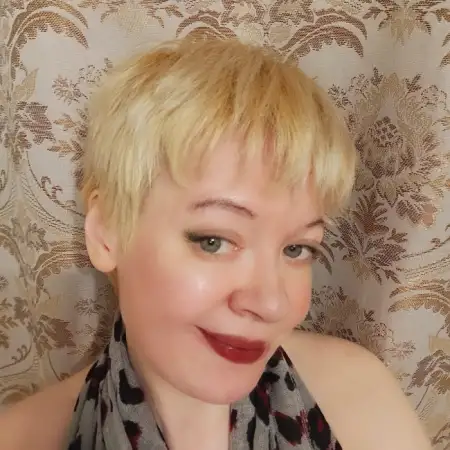 Julia, 47