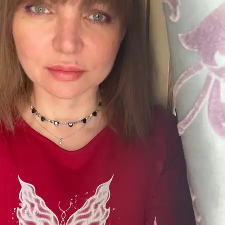 Тоня, 42