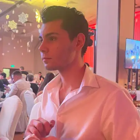Александр, 22