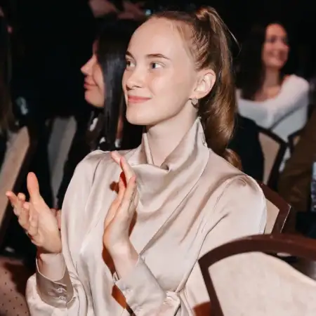 Yulia, 23