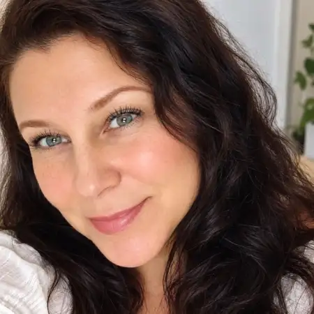 Lidiya, 51