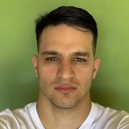 Lucas, 25