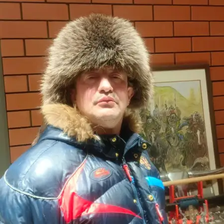 Владимир, 45