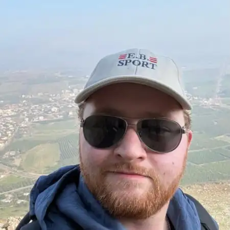 Max, 25