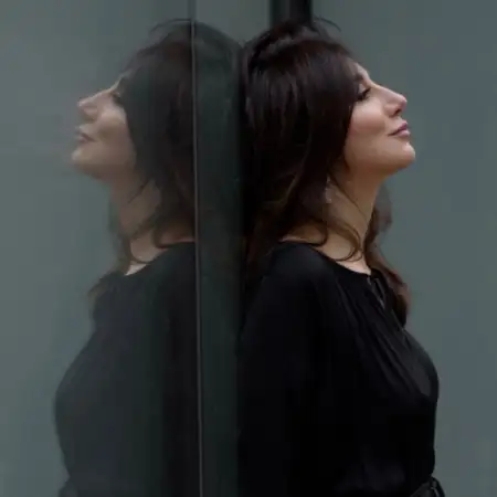 Ани, 49