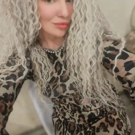 Axinya, 32