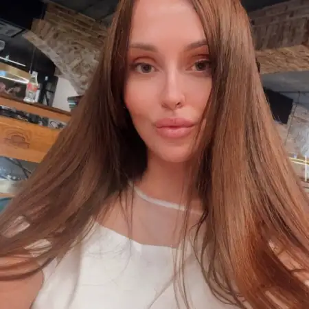 Дана, 28