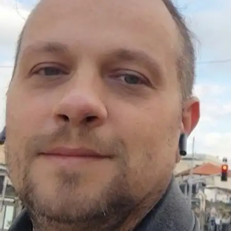 Яков, 46Холон