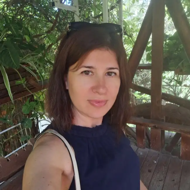 אינה, 48