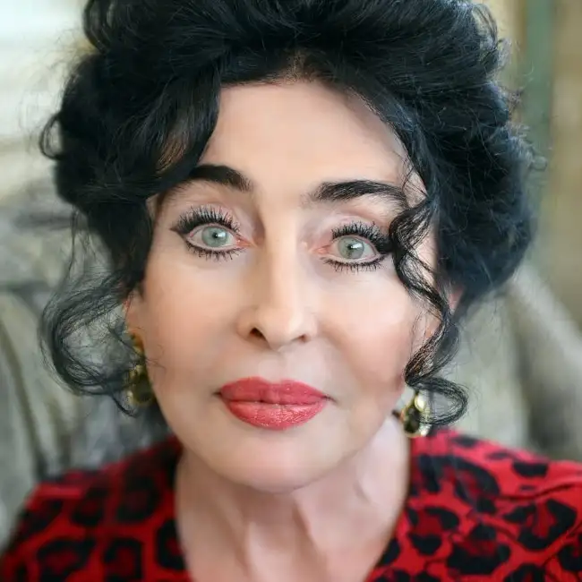 Elena, 49