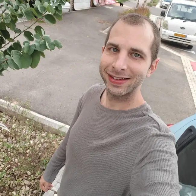 Yaacov · 32 ·           